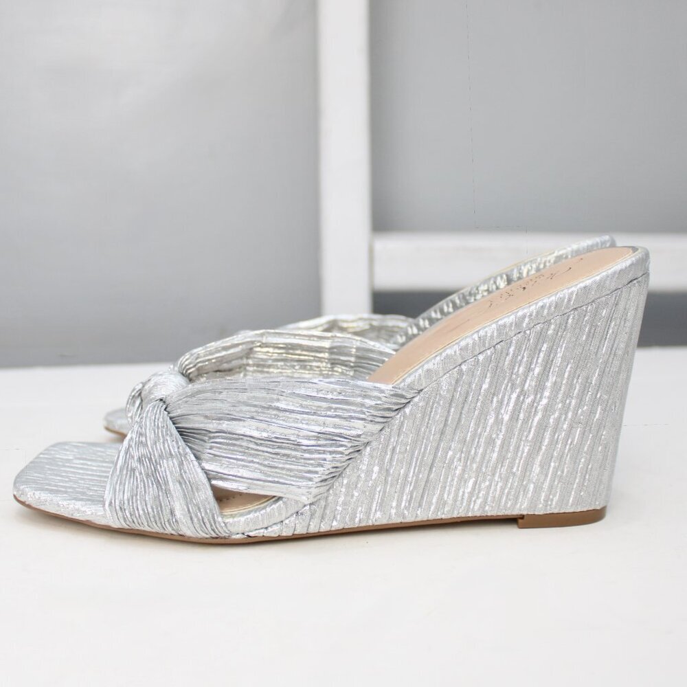 Jewel Badgley Mischka Women's Silver Metallic Hype Knot Wedge Heel Sandal Size 9 - Picture 3 of 9